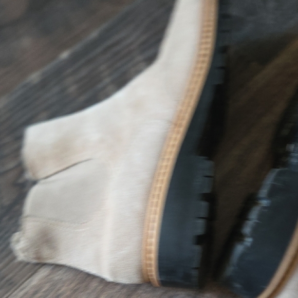 Me Too Women's Tan Suede Chukka Boots - Picture 6 of 8